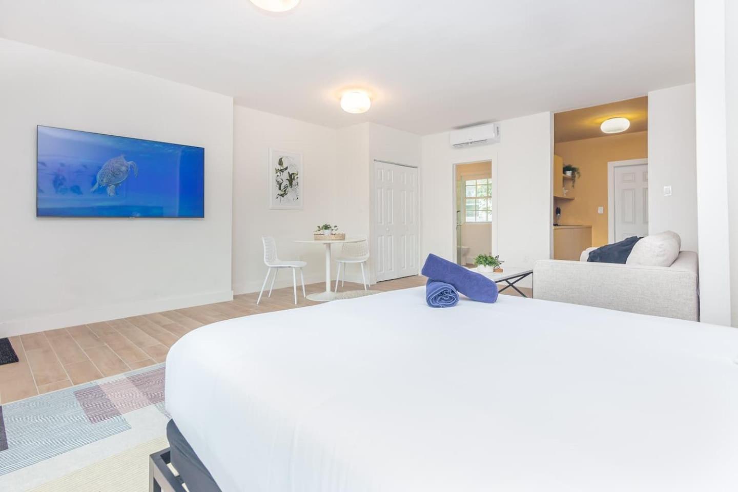 Large Stylish Studio Apartment In El Portal #3 Μαϊάμι Εξωτερικό φωτογραφία