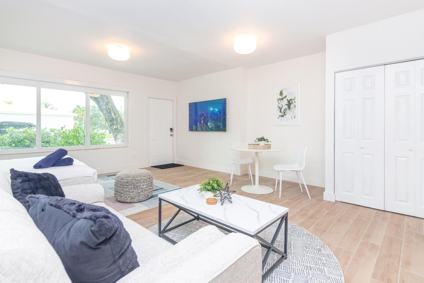 Large Stylish Studio Apartment In El Portal #3 Μαϊάμι Εξωτερικό φωτογραφία